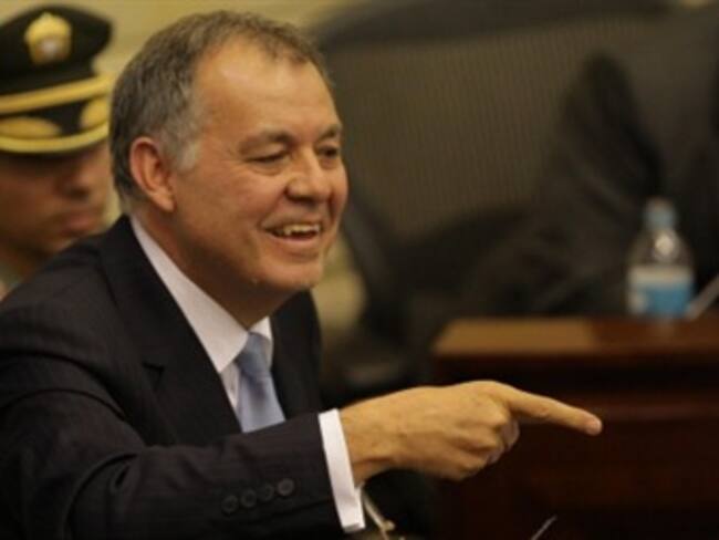 ¿El procurador Ordóñez debe seguir en su cargo o comprometerse con una aspiración a la Presidencia de la República?