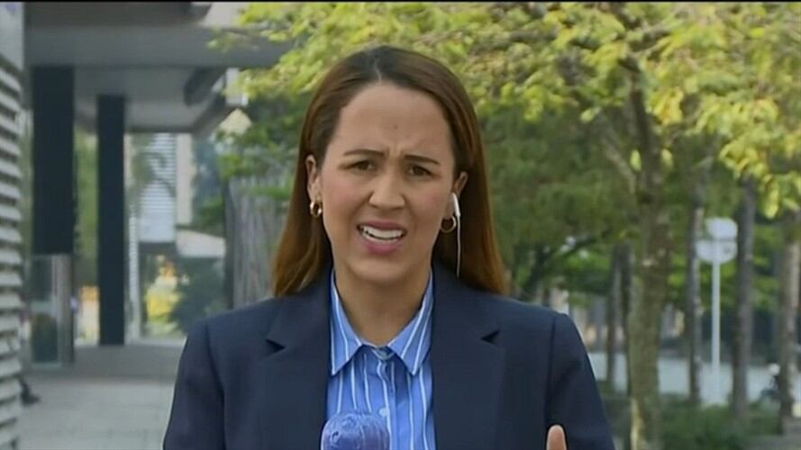 La audiencia califica de “natural” este modo de informar de la periodista Erika Zapata. Foto: Twitter