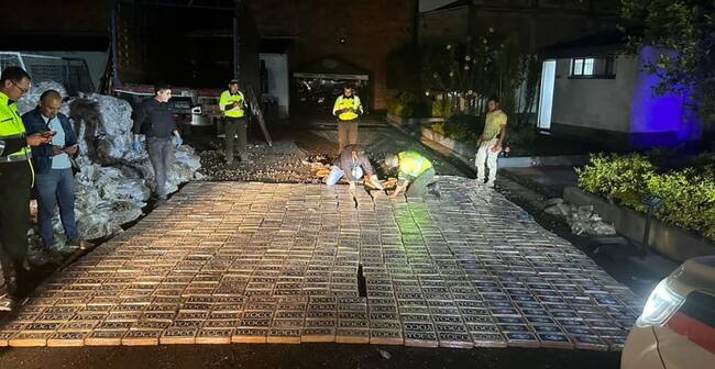 Cocaína incautada en peaje de Cundinamarca. Foto Twitter: @Ivan_Velasquez_