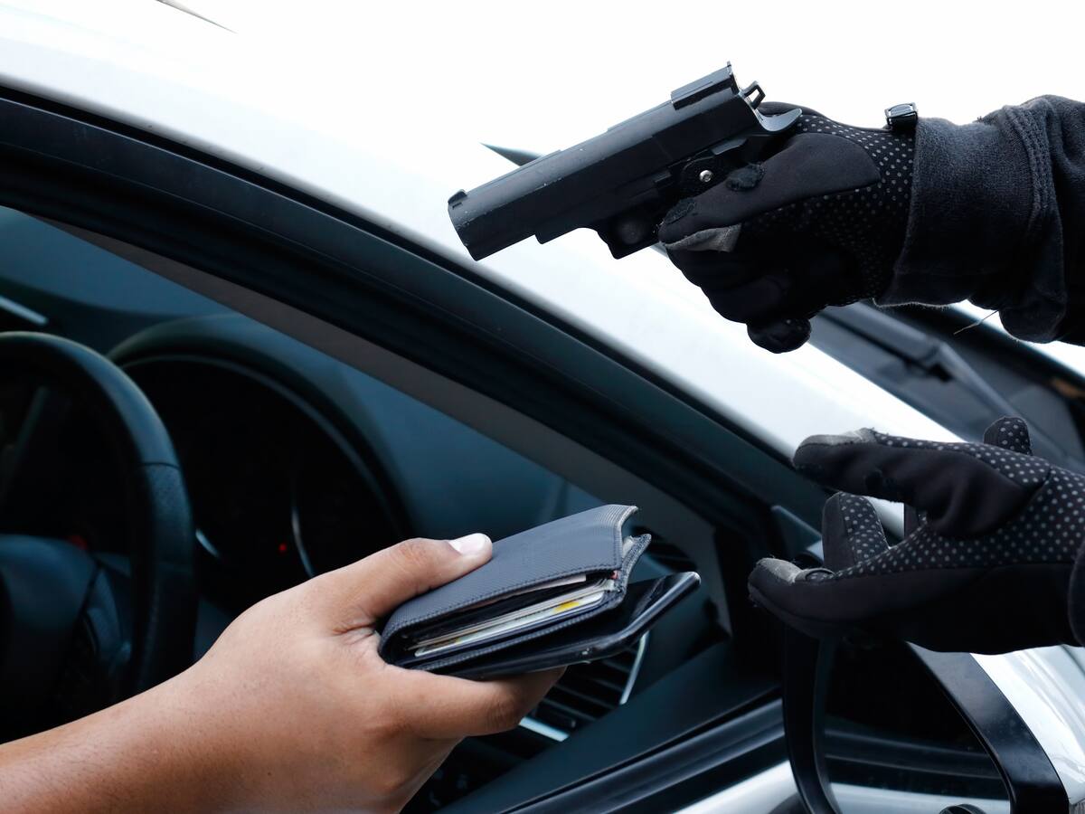 Autoridades capturan a dos personas que se hacían pasar por policías y hurtaban en Manizales