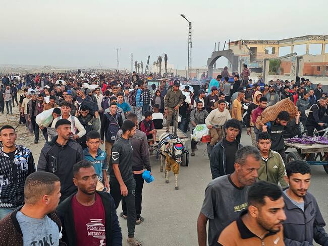 Ciudadanos palestinos desplazados en la Franja de Gaza. FOTO: AFP via Getty Images