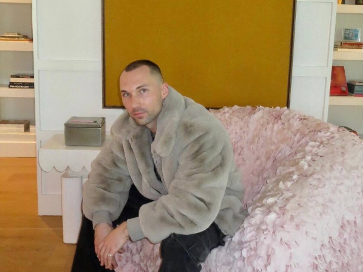 “Con el color rosa empiezo todas mis obras”: Andrés Reisinger, artista digital