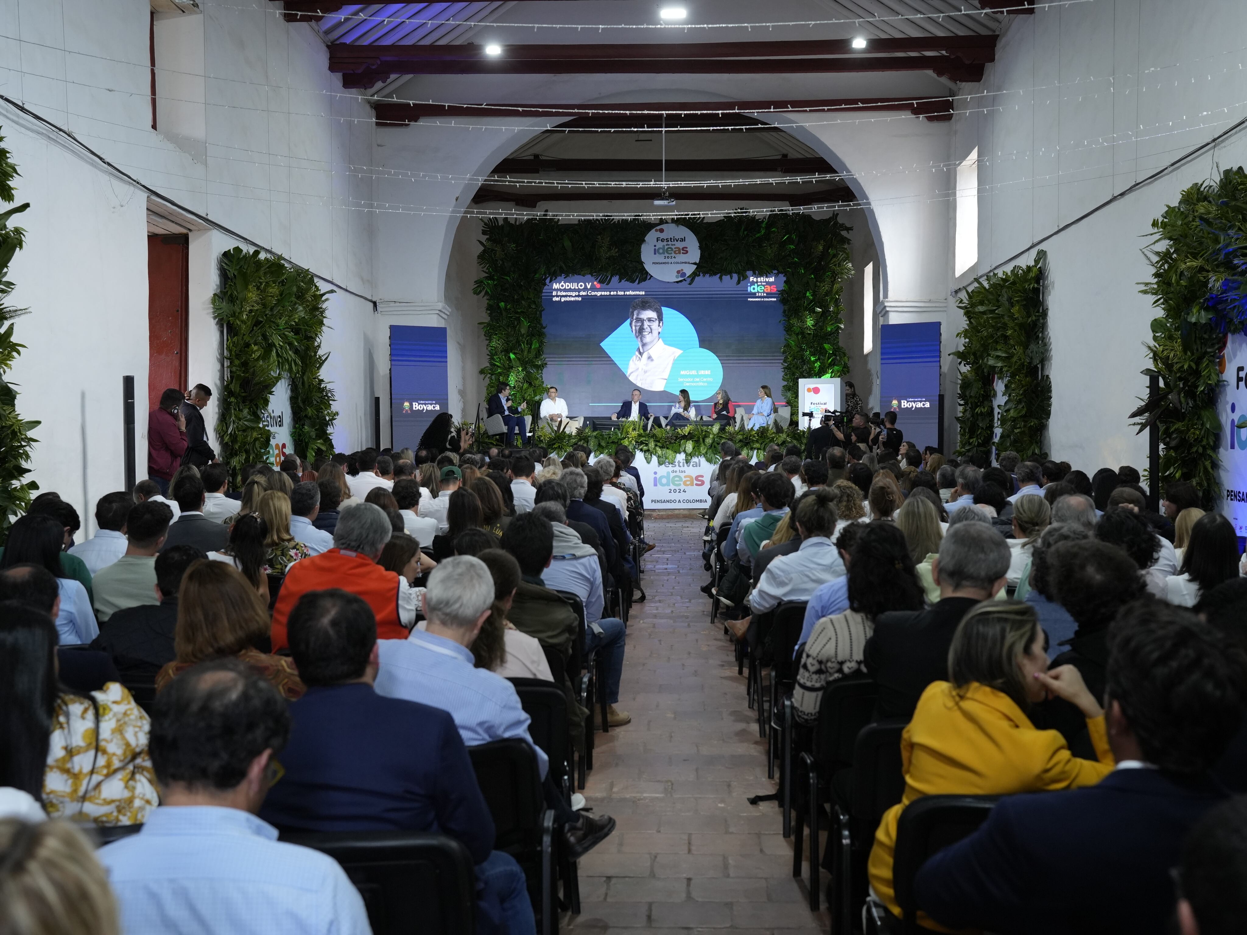 Más de 450 expertos, líderes y referentes políticos, empresariales, académicos y de la sociedad civil estarán presentes en el Festival de las Ideas 2025. | Foto: Prisa Media