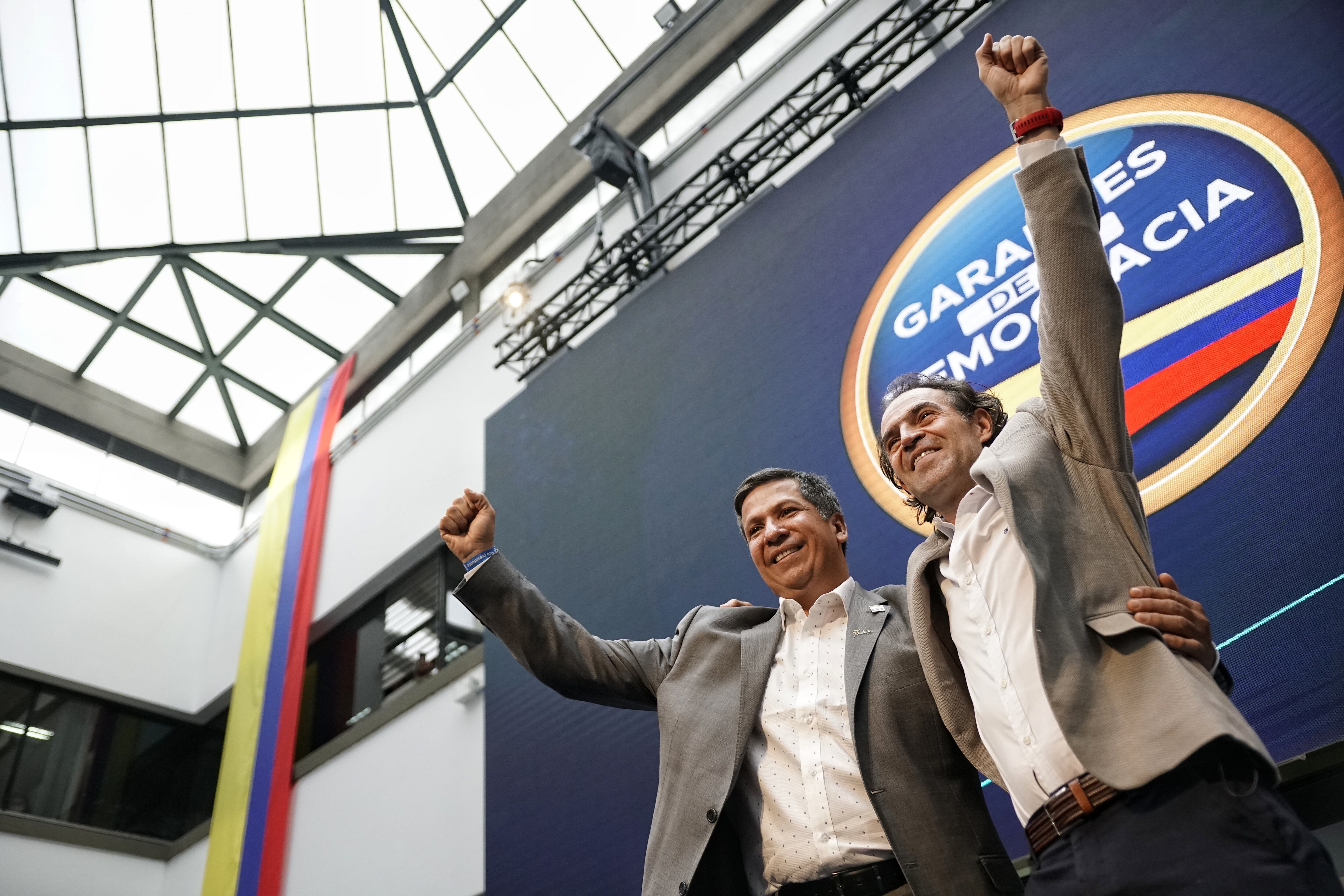 Bogotá. 28 de Marzo del 2022. En la Registraduría Nacional se llevó a cabó la inscripción del candidato presidencial de la Coalición Equipo por Colombia, Federico Gutiérrez y su fórmula Vicepresidencial, Rodrigo Lara Sánchez. (Colprensa-Sergio Acero)