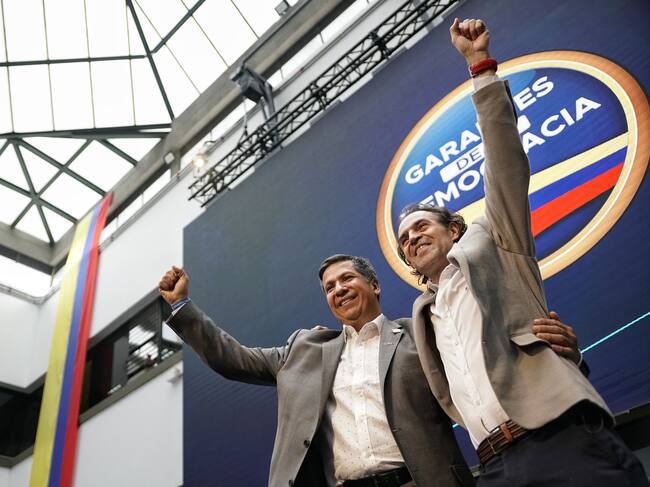 Bogotá. 28 de Marzo del 2022. En la Registraduría Nacional se llevó a cabó la inscripción del candidato presidencial de la Coalición Equipo por Colombia, Federico Gutiérrez y su fórmula Vicepresidencial, Rodrigo Lara Sánchez. (Colprensa-Sergio Acero)