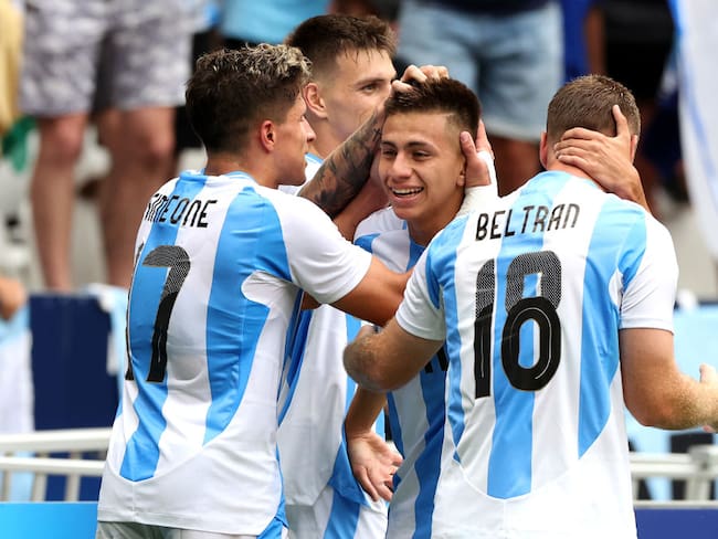 Argentina celebra su victoria en los Juegos Olímpicos. Foto: Claudio Villa/Getty Images
