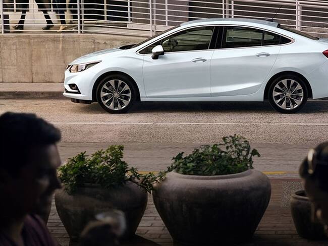 LEGAL : “Foto referencial, las versiones y accesorios pueden no coincidir con las disponibles en Colombia”.