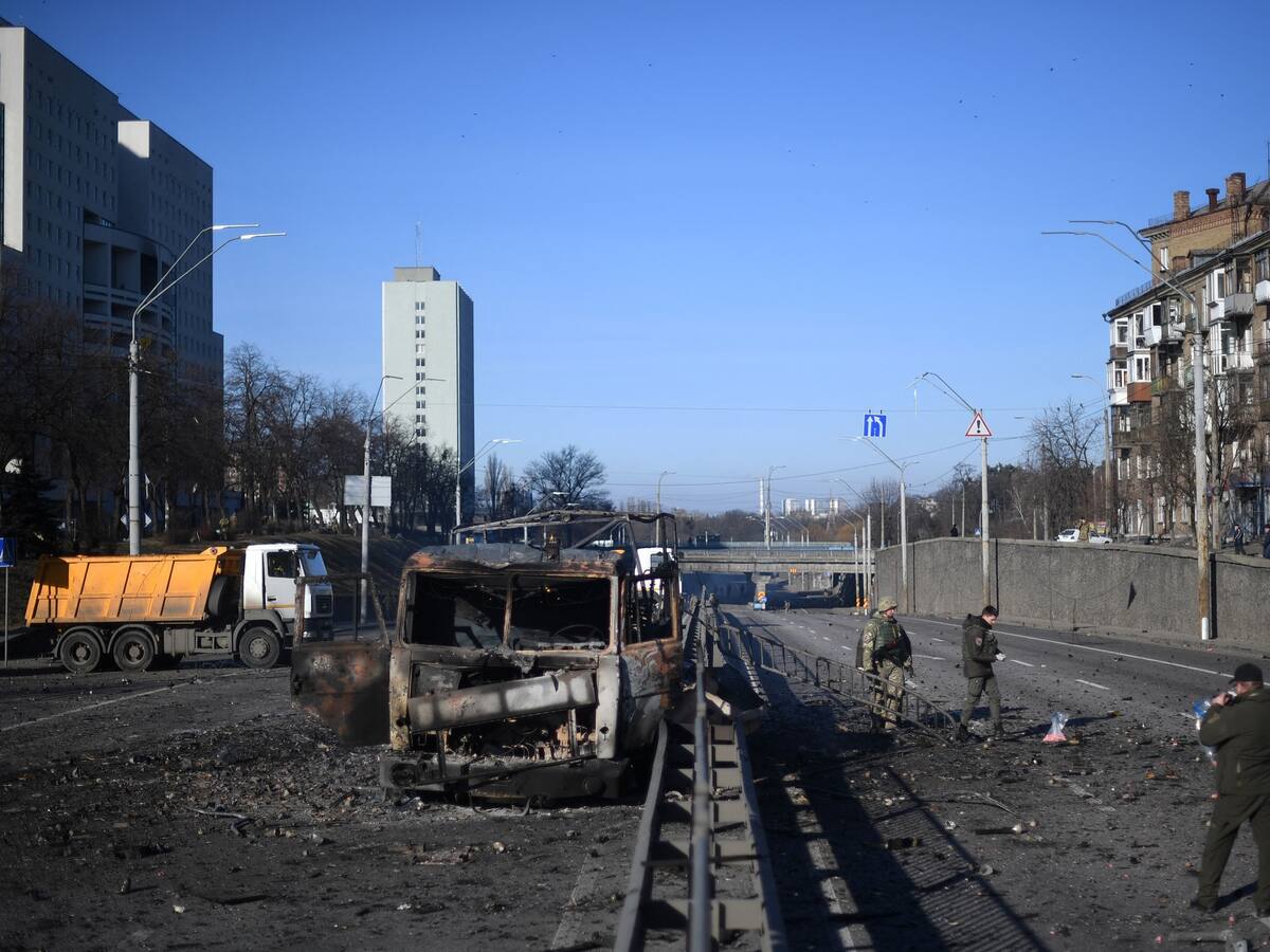 Kiev endurece el toque de queda: quien lo viole será considerado como un “enemigo”
