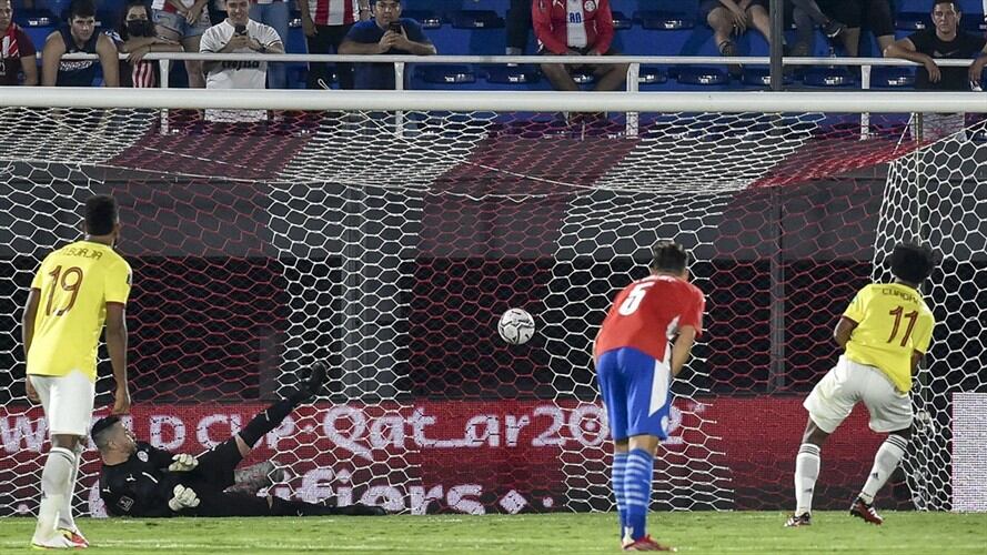 Gol de Juan Guillermo Cuadrado ante Paraguay por Eliminatorias. Foto: NORBERTO DUARTE/AFP via Getty Images