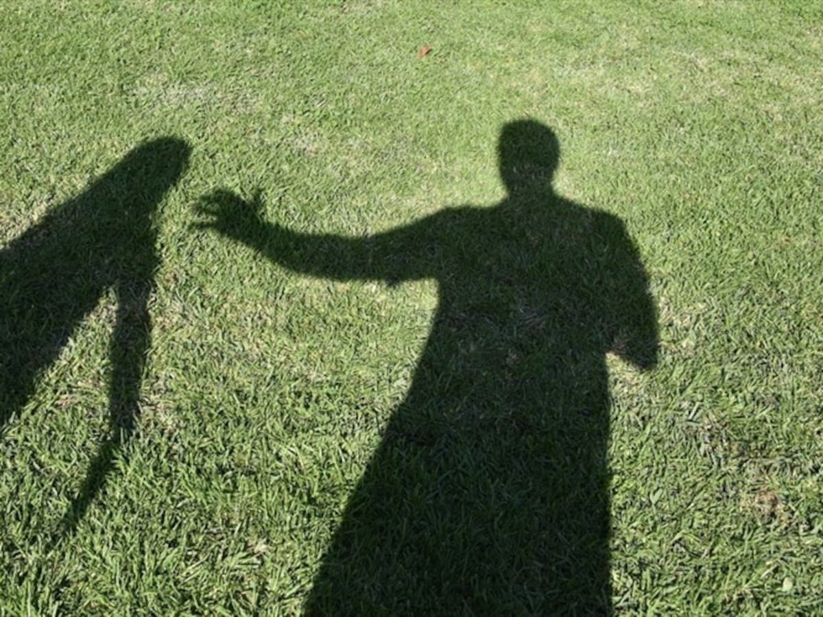 ¿Cómo comprobar si una persona tiene inhabilidad por delitos sexuales contra menores?