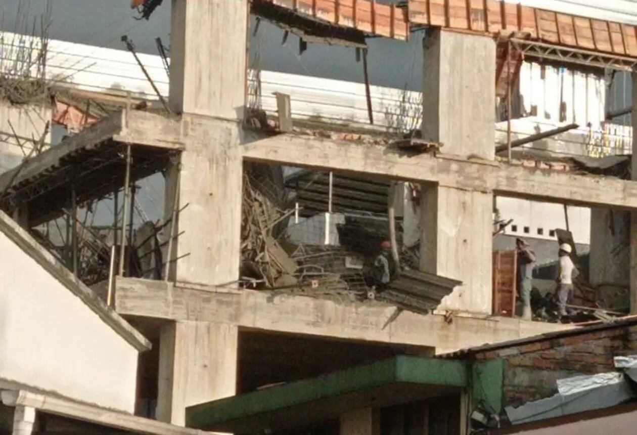 Colapso de estructura en Pereira / Foto: Oficial Bomberos Pereira