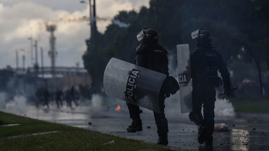 Nuevos enfrentamientos entre ESMAD y manifestantes en Cali. Foto: Colprensa