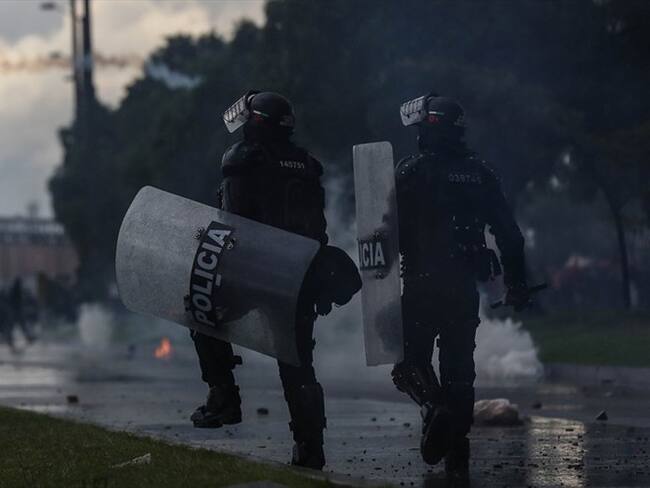 Nuevos enfrentamientos entre ESMAD y manifestantes en Cali. Foto: Colprensa