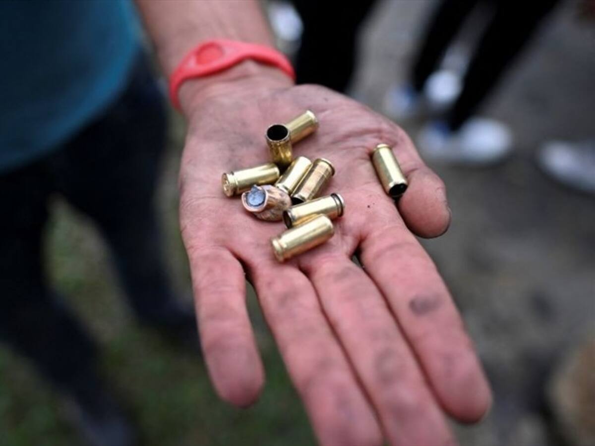 Avanzan investigaciones contra policías que acompañaron a civiles armados en Cali