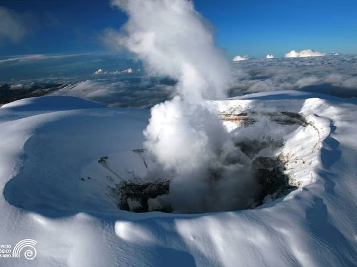 Servicio Geológico Colombiano evalúa si baja el nivel actividad del volcán a amarillo