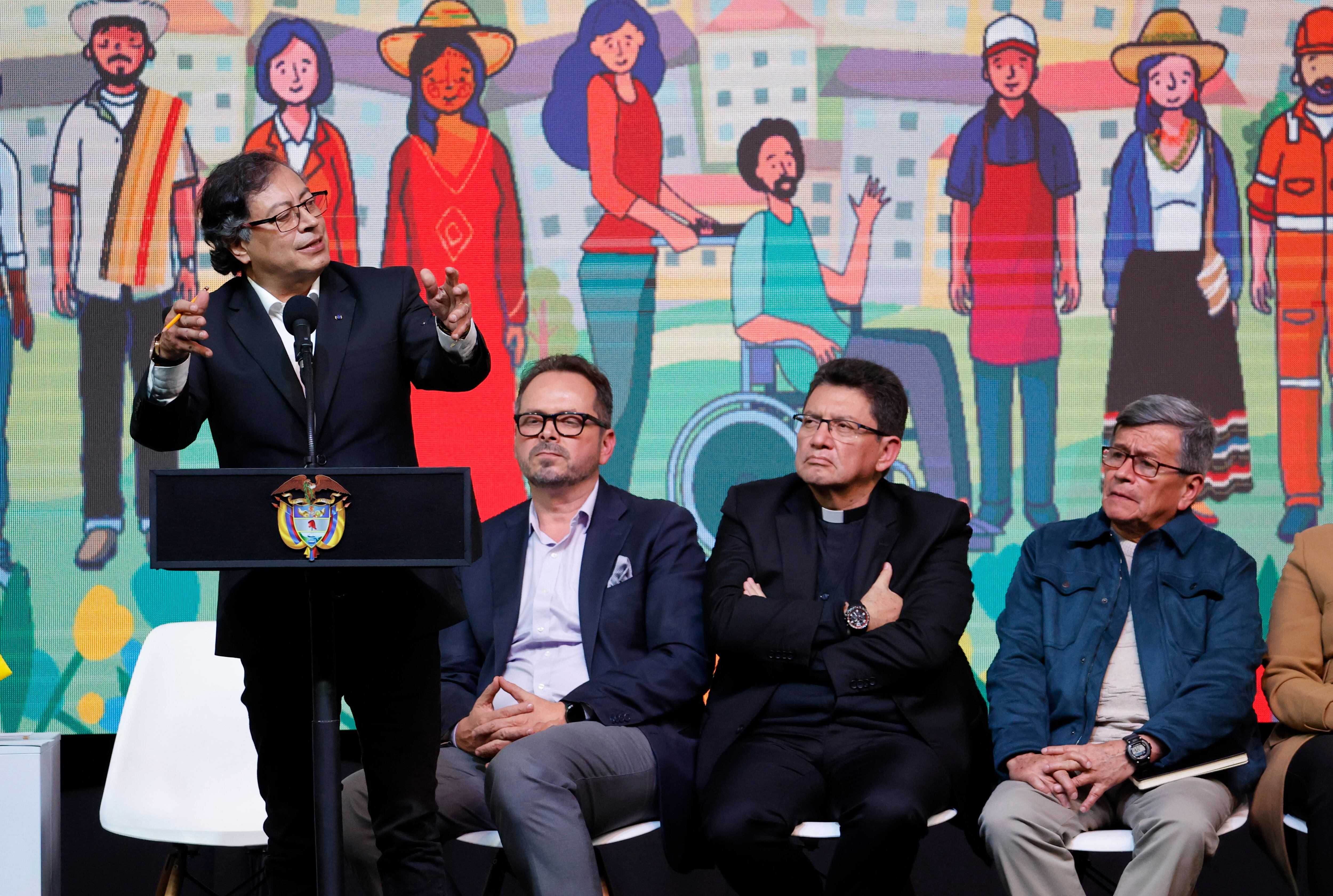 Gustavo Petro en la instalación del Comité Nacional de la Participación - instancia transitoria de la Mesa de Diálogos de Paz, en Bogotá. Foto: EFE/ Mauricio Dueñas Castañeda /ARCHIVO