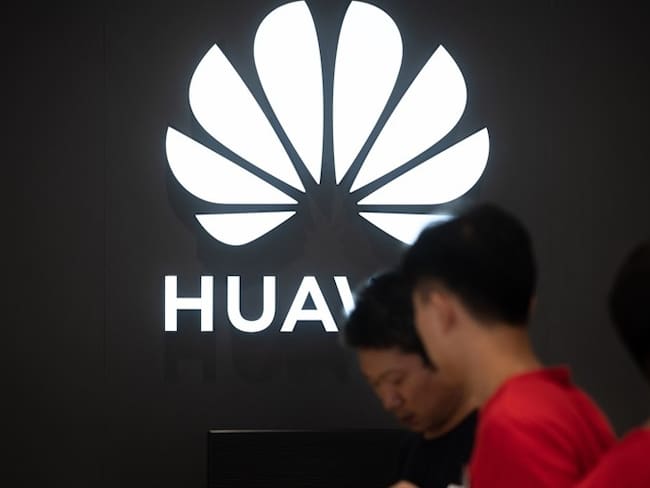 La licitación pide equipos para conectar computadores con especificaciones como velocidad y capacidad, los cuales solo son ofrecidos por Huawei. Foto: Getty Images
