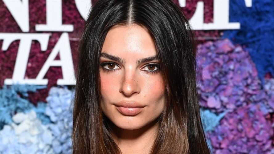 Emily Ratajkowski lució su figura en traje de baño . Foto: Getty Images/Daniele Venturelli