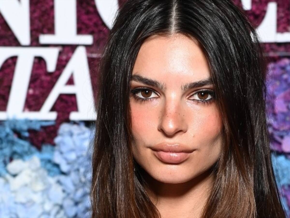 Emily Ratajkowski lució su figura en traje de baño a pocos meses de dar a luz