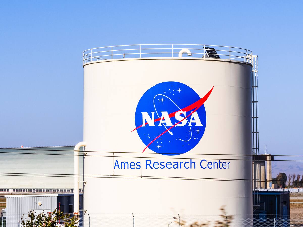 NASA quiere construir una base nuclear en la Luna como parte de su “carrera” con China