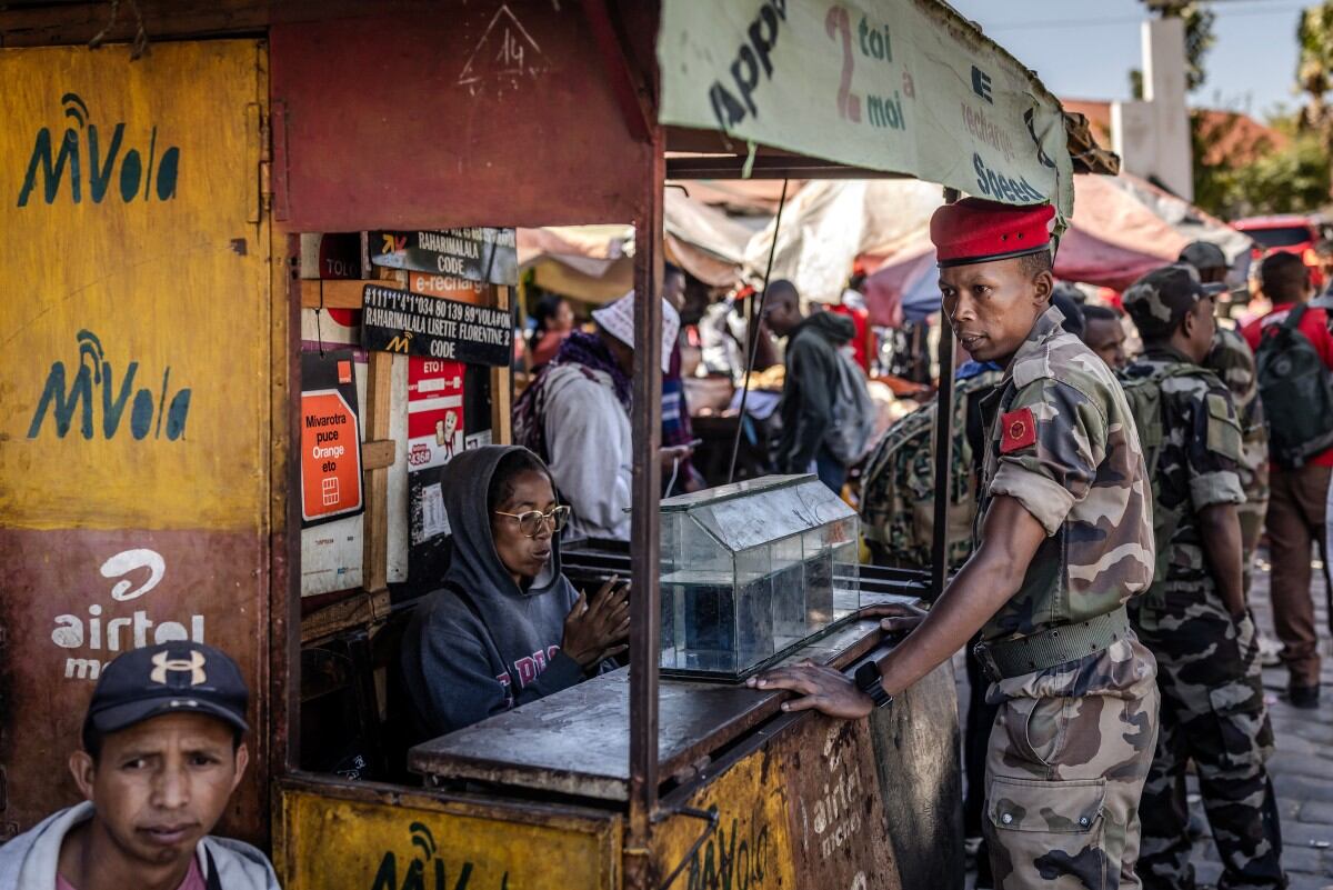 Contingente militar CAPSAT, golpe de estado en Madagascar. Foto: Luis TATO / AFP