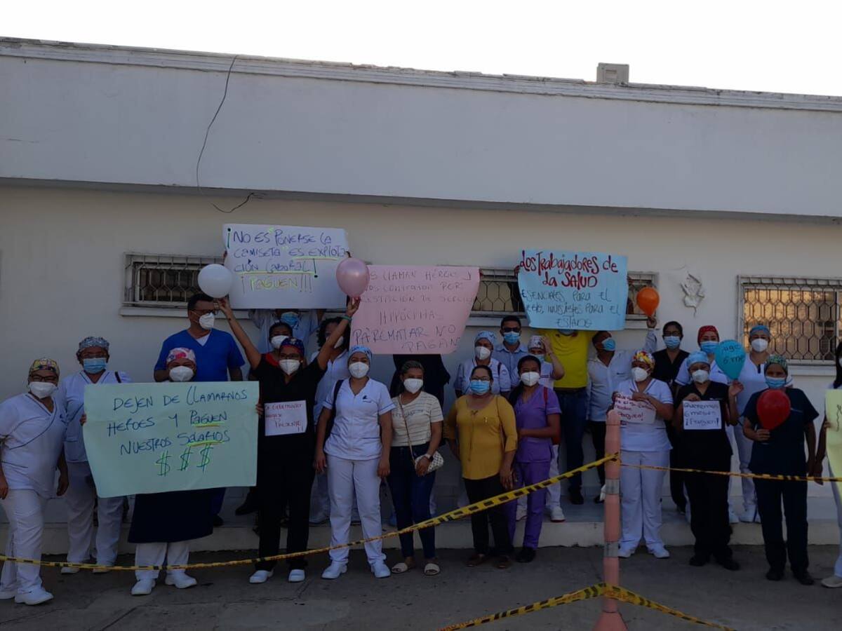 Empleados del hospital de Sahagún protestan por demoras en pagos
