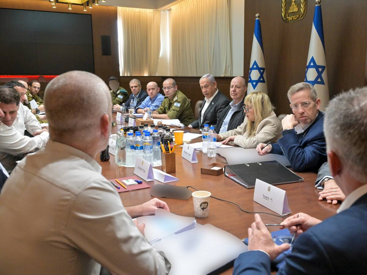 Gobierno israelí aprueba acuerdo de alto el fuego e intercambio de rehenes con Hamás