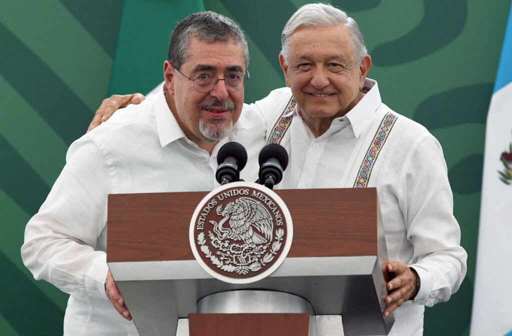 Bernardo Arévalo y Andrés Manuel López Obrador. (Foto: ISAAC GUZMAN/AFP via Getty Images)