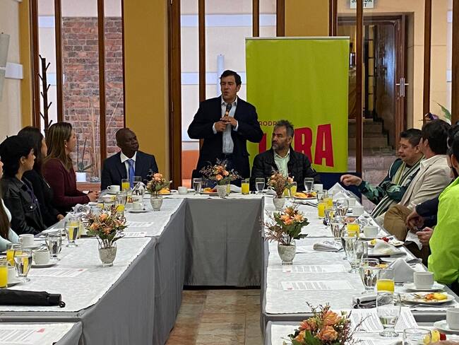 Precandidato Rodrigo Lara forma alianza con partido provida para el Concejo de Bogotá