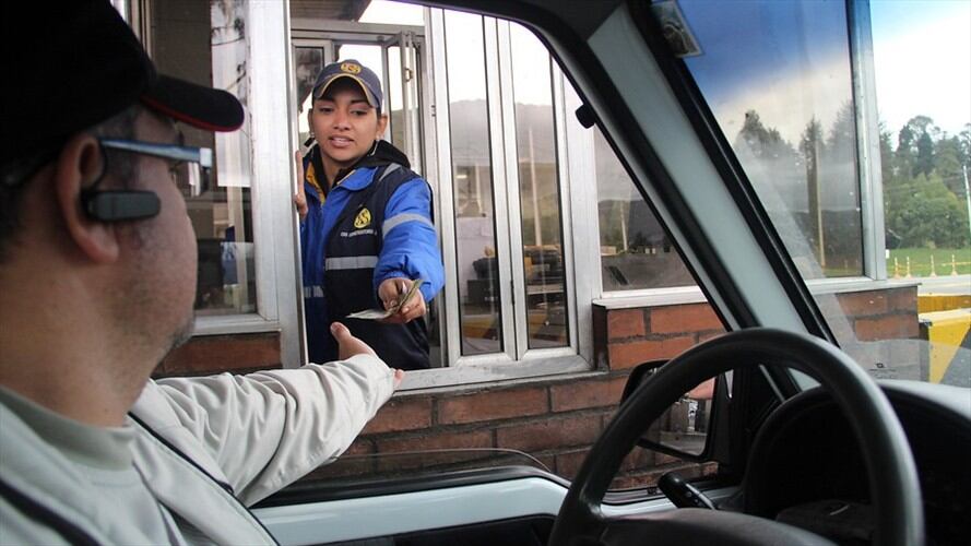 El contrato de concesión pública se destinará a la operación, administración y recaudo de 35 estaciones de peaje y 13 estaciones de pesaje. Foto: Getty Images / GERMÁN ENCISO