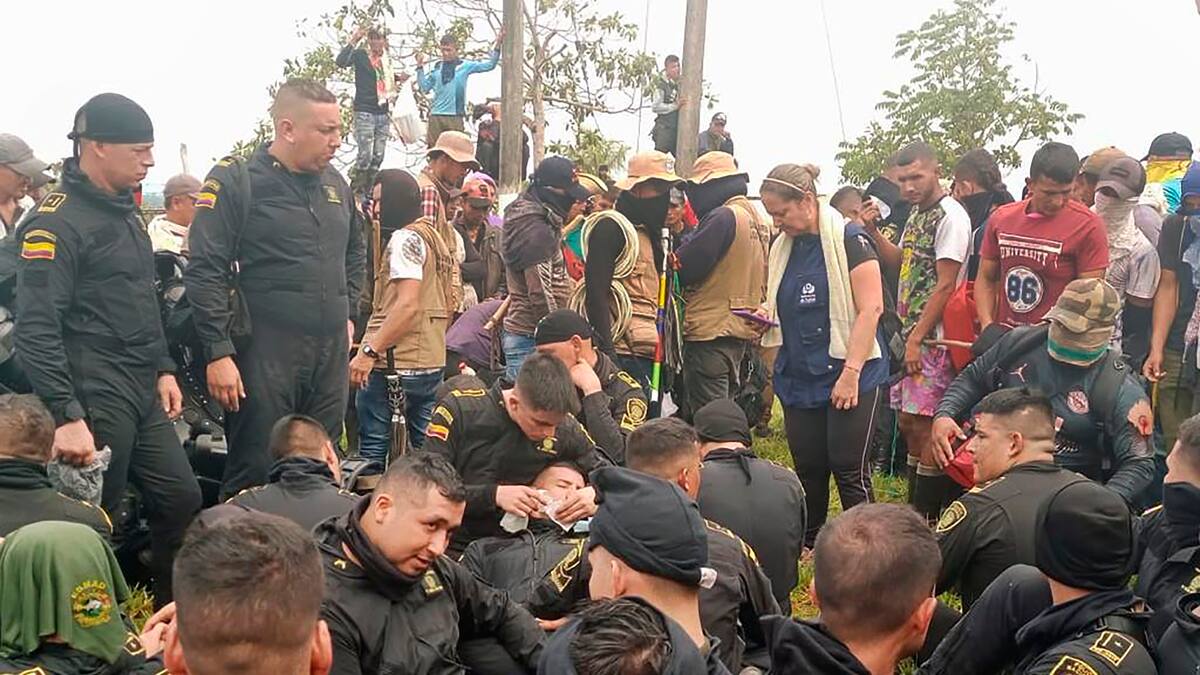 Los amarraron, apuñalaron y golpearon: esposa de policía secuestrado en el Caguán