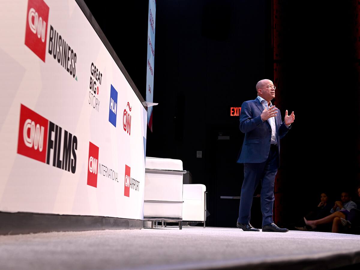 Jeff Zucker, presidente de CNN, renunció tras no revelar la relación con un colega