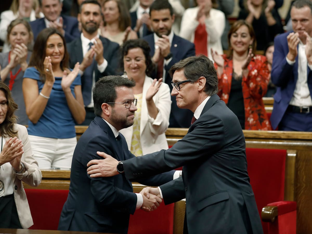 Salvador Illa fue investido presidente de Cataluña mientras Puigdemont sigue fugado