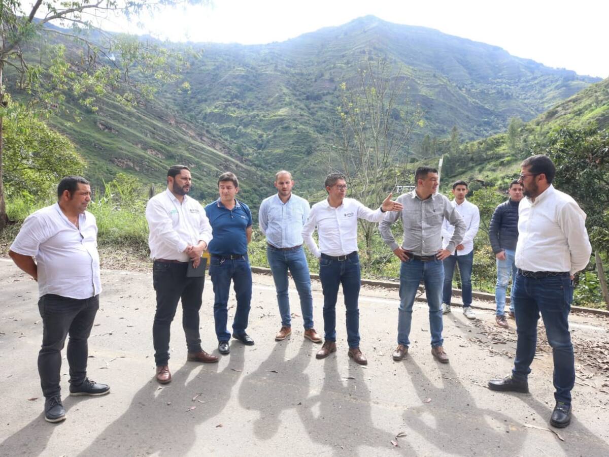 Barragán explora alternativas para recuperar movilidad entre Tiribita y Guateque