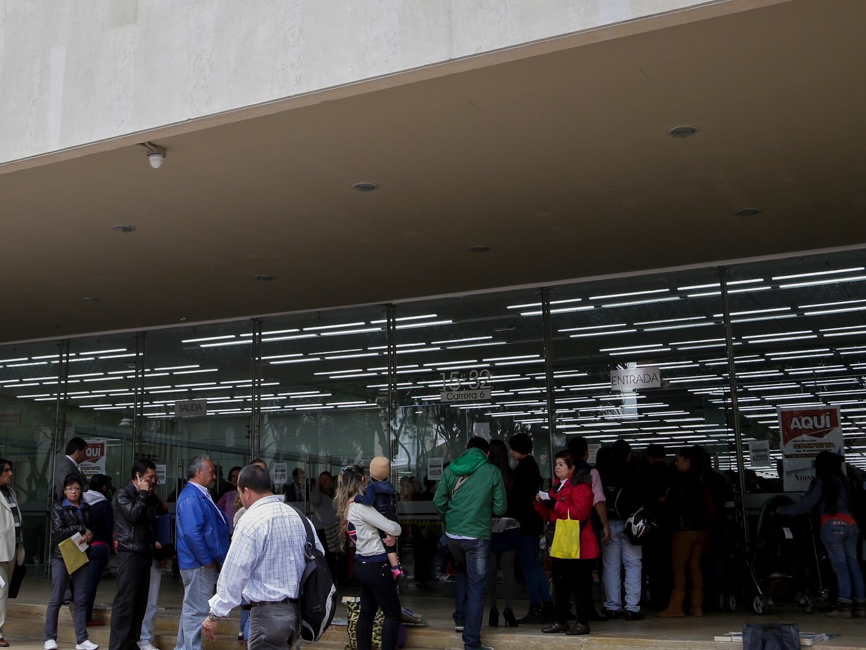 Agosto 12 de 2014. Bogotá, Colombia. Los puntos de atención de la Dian para cumplir con el requisito de pago por impuesto de la renta.  (Colprensa - Mauricio Alvarado)