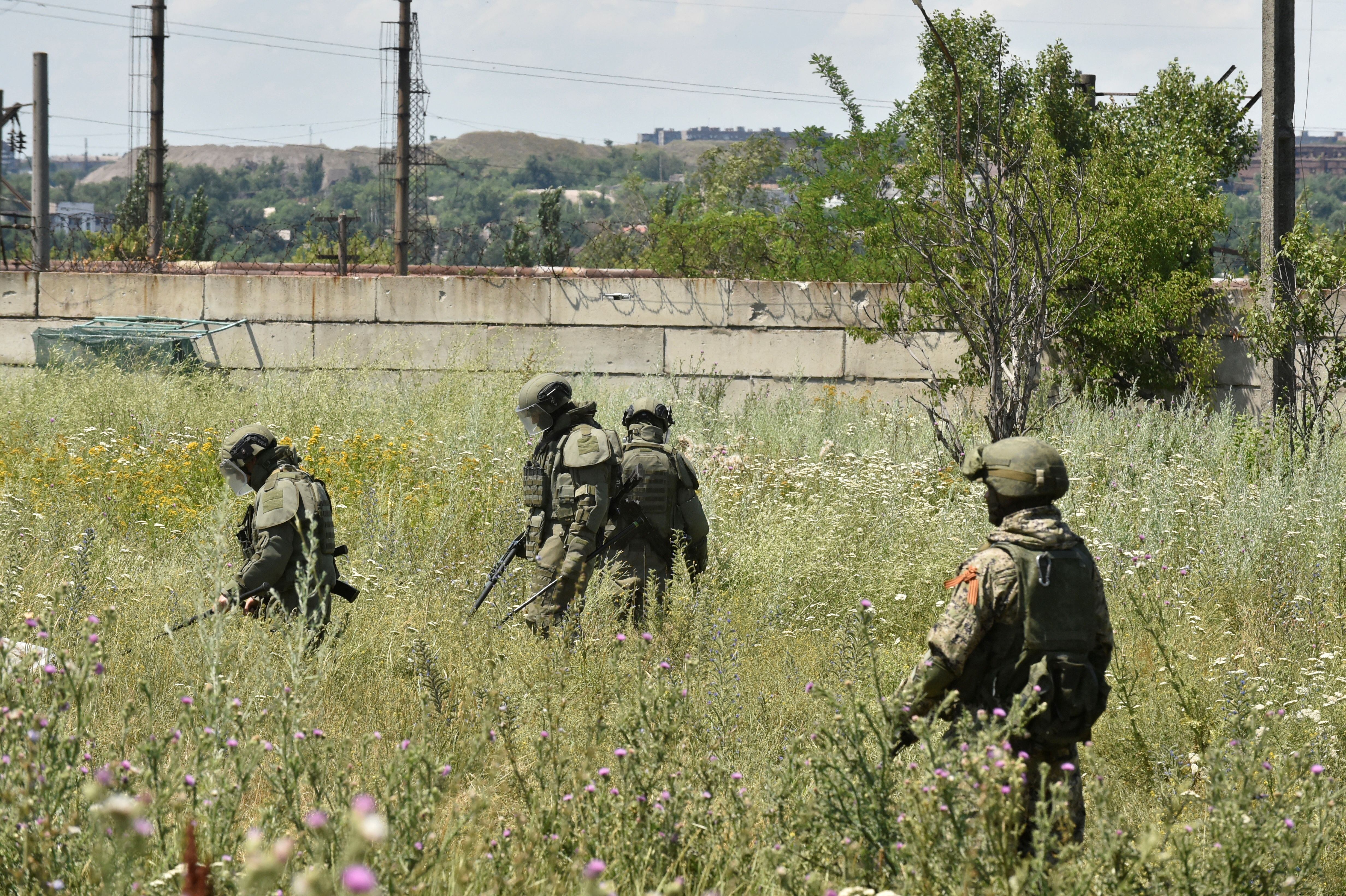 Imagen de referencia de militares rusos en la región de Mariúpol, Ucrania. (Photo by Olga MALTSEVA / AFP) (Photo by OLGA MALTSEVA/AFP via Getty Images)