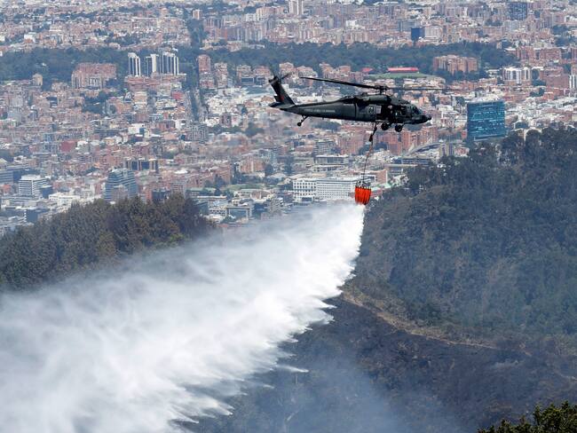 Incendio en los cerro orientales de Bogotá | Foto: EFE