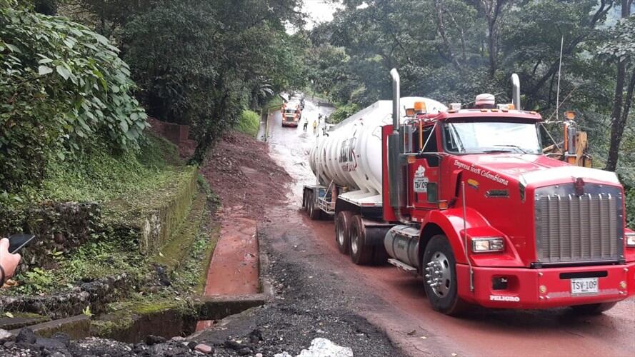 Via Antigua Bogotá- Villavicencio  Km83+300 Sector Rompejes. Foto: Twitter: @fedetranscarga