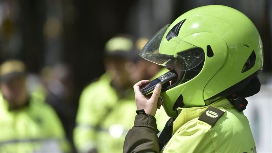 La víctima del hurto por parte de los policías, un comerciante de oro, perdió el conocimiento cuando su carro chocó contra un árbol. Foto: Getty Images