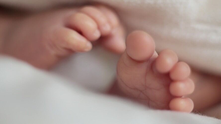 Mujer india dio a luz a un bebé mientras se suicidaba. Foto: Getty Images