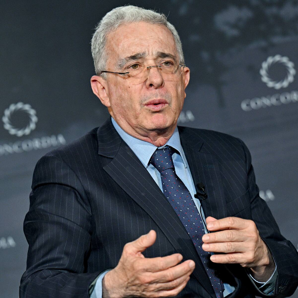 No se puede permitir que tengan a los magistrados en especie de secuestro: Álvaro Uribe