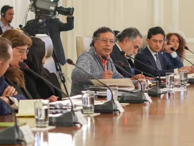 Al Oído | Tragicomedia: ministros, ni las cuentas de sus carteras pudieron hacer, ¡se rajaron!