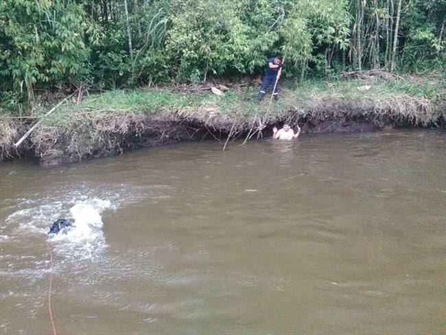 La pequeña cayó a un pozo del río La Chorrera en la vereda Quintero, cuando jugaba con cuatro compañeras, todas menores de edad. Foto: Bomberos Timbío