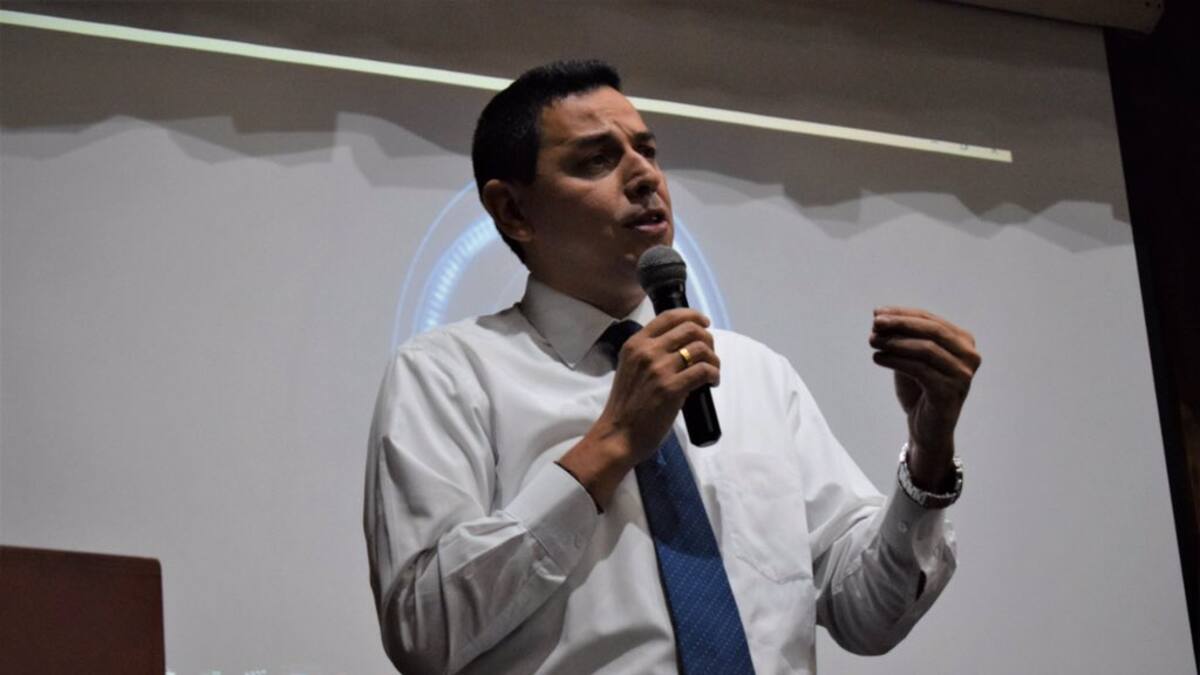 No se ve una comunicación tan fluida: Luis Fernando Niño sobre diálogos con grupos armados