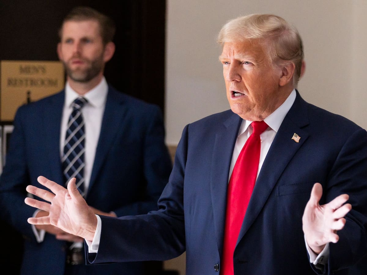 Juez reprende a Trump y limita su uso de redes sociales por mensaje contra su secretaria