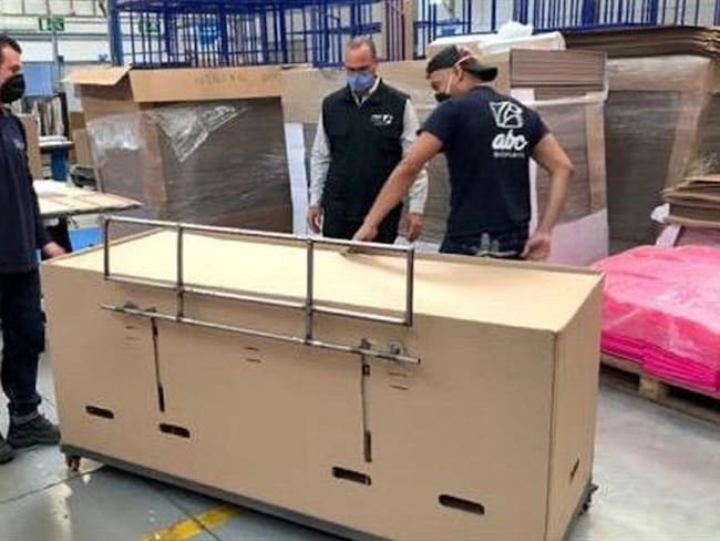 Camas y ataúdes de cartón, la innovadora idea para crisis del COVID-19