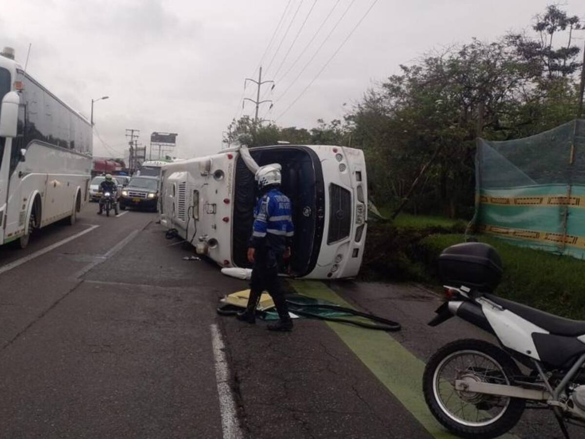 Volcamiento de ruta escolar en Bogotá: 4 menores de edad heridos