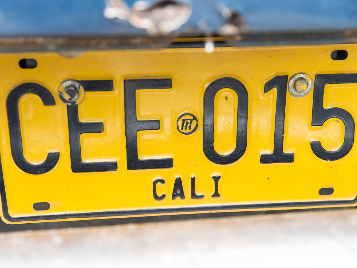 ¿Cuánto cuesta sacar el duplicado de una placa vehicular en Colombia?