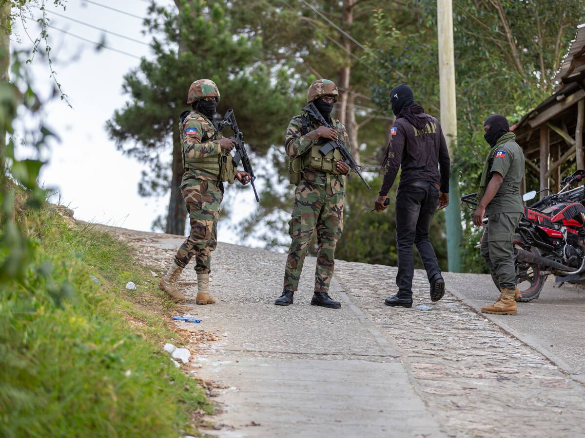 Grupos armados en Haití incendiaron el principal hospital de Puerto Príncipe