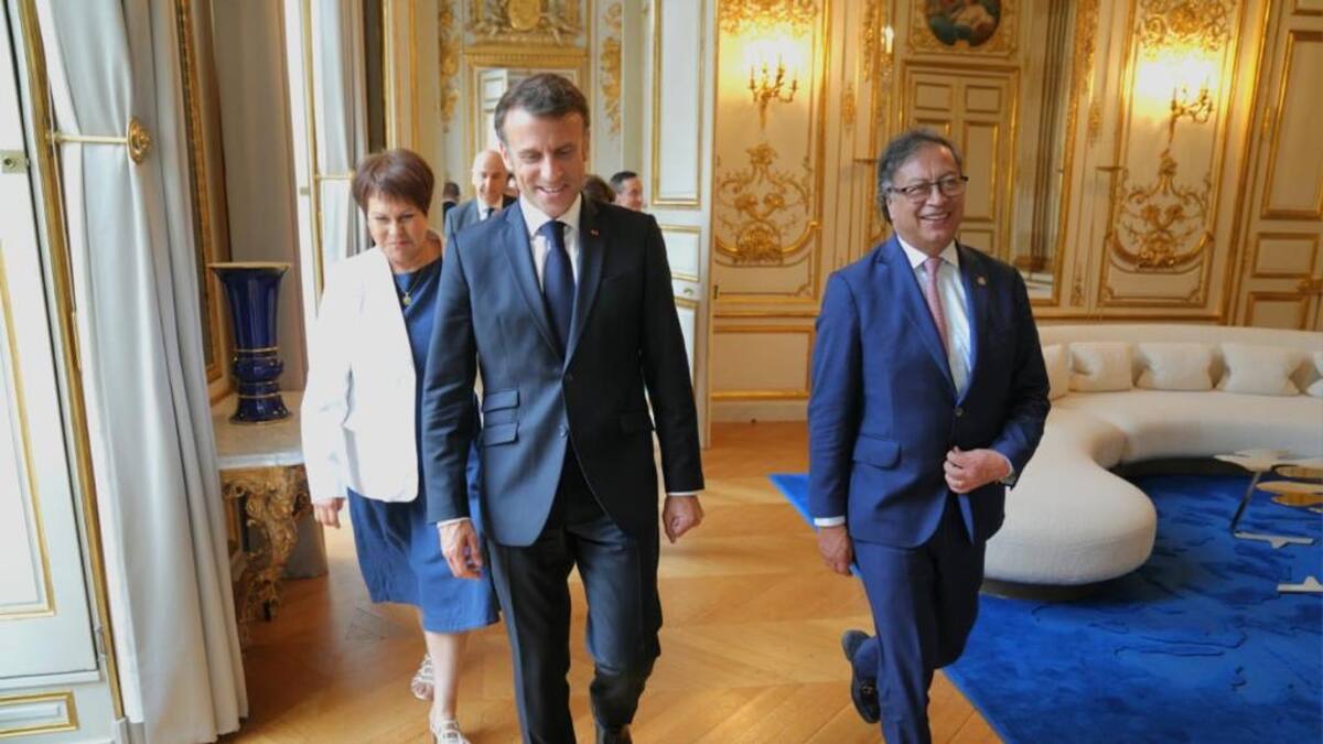 Petro y Macron acuerdan impulsar propuesta de cambio de deuda pública por acción climática